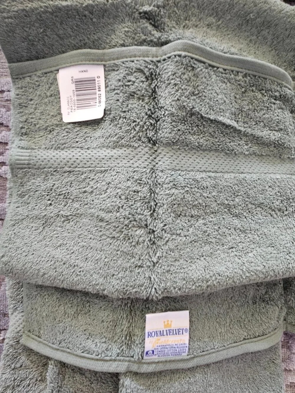 NEW SET OF 10 ROYAL VELVET SAGE GREEN TOWELS AND 2 AVANTI SAGE GREEN PALM TOWELS